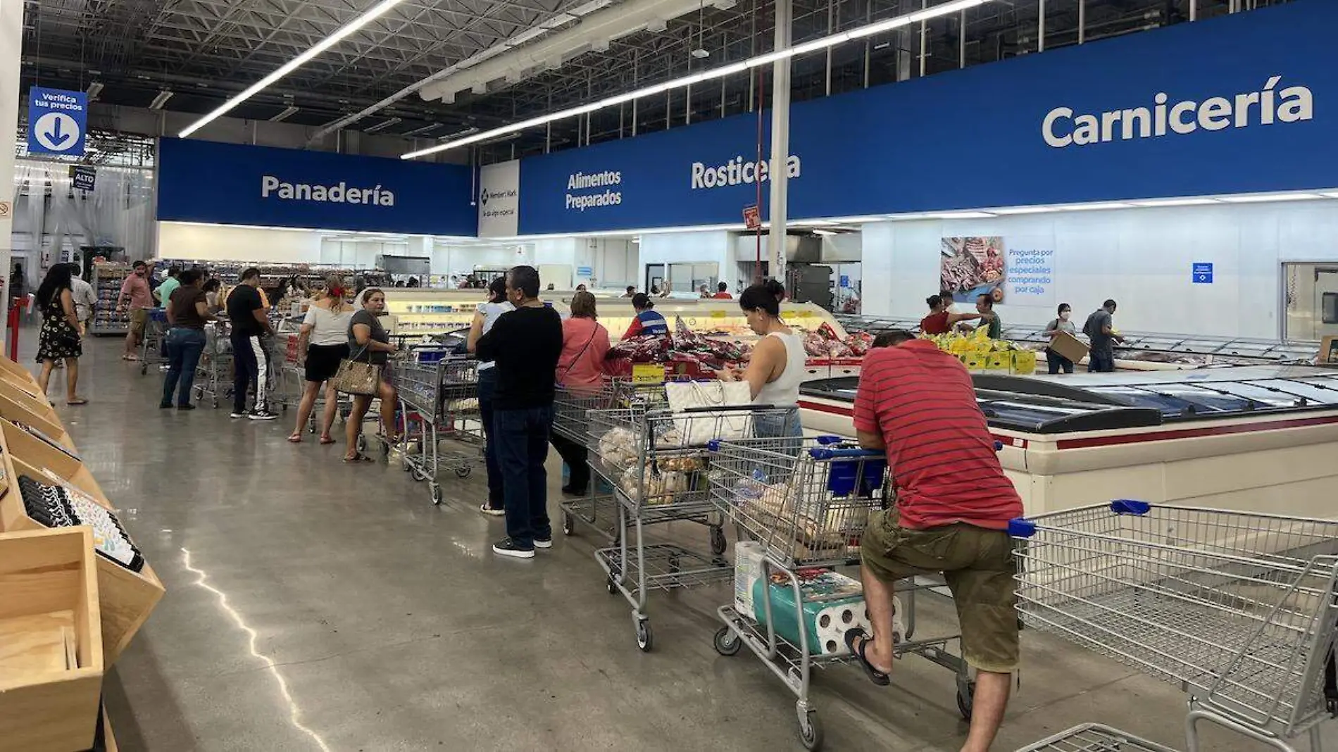 Compras en Nochebuena en supermercados de Acapulco